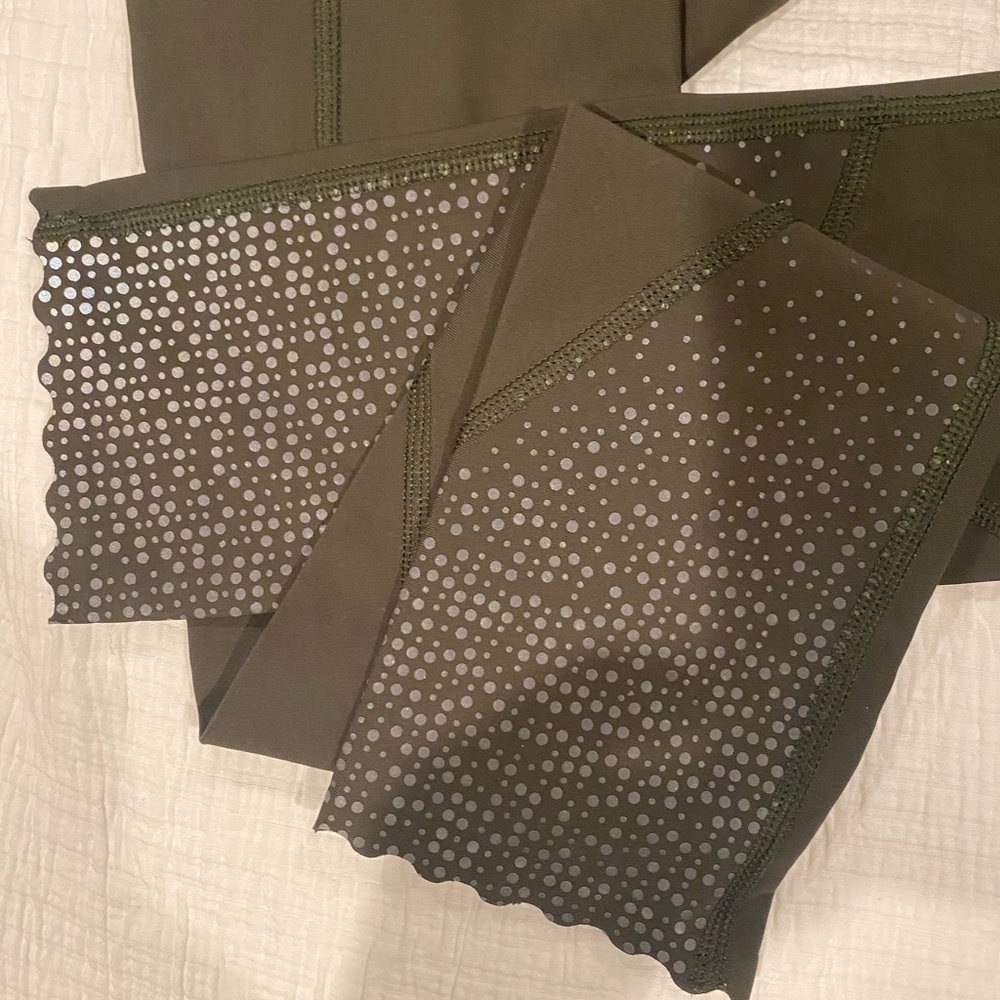Pace legging in olive green .